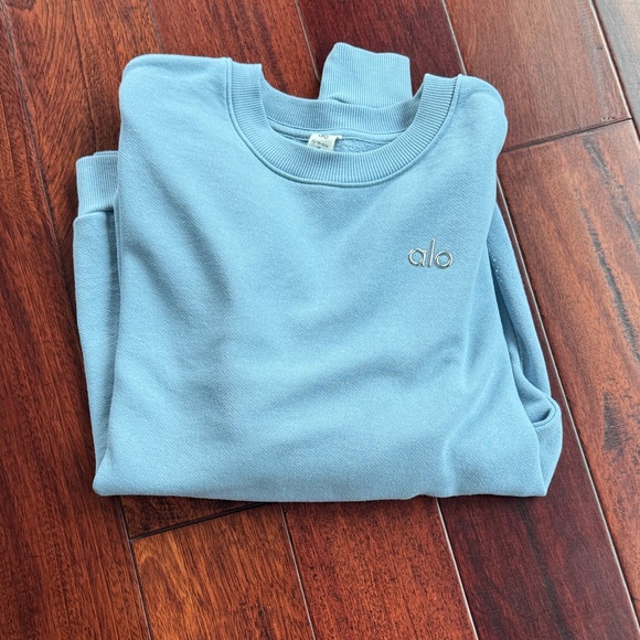 ALO Yoga Light Blue Top - Picture 4 of 5